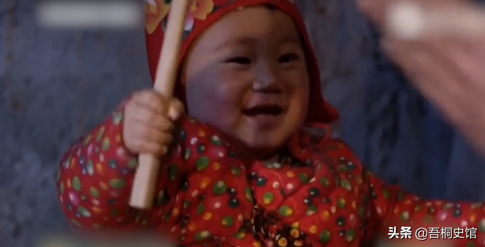 50岁老汉捡弃婴女儿身价过亿,1997年河南老头捡到弃婴