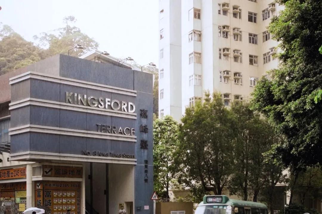 87岁开山鼻祖去世！那个拿命搏的港片时代，捧出的都是巨星