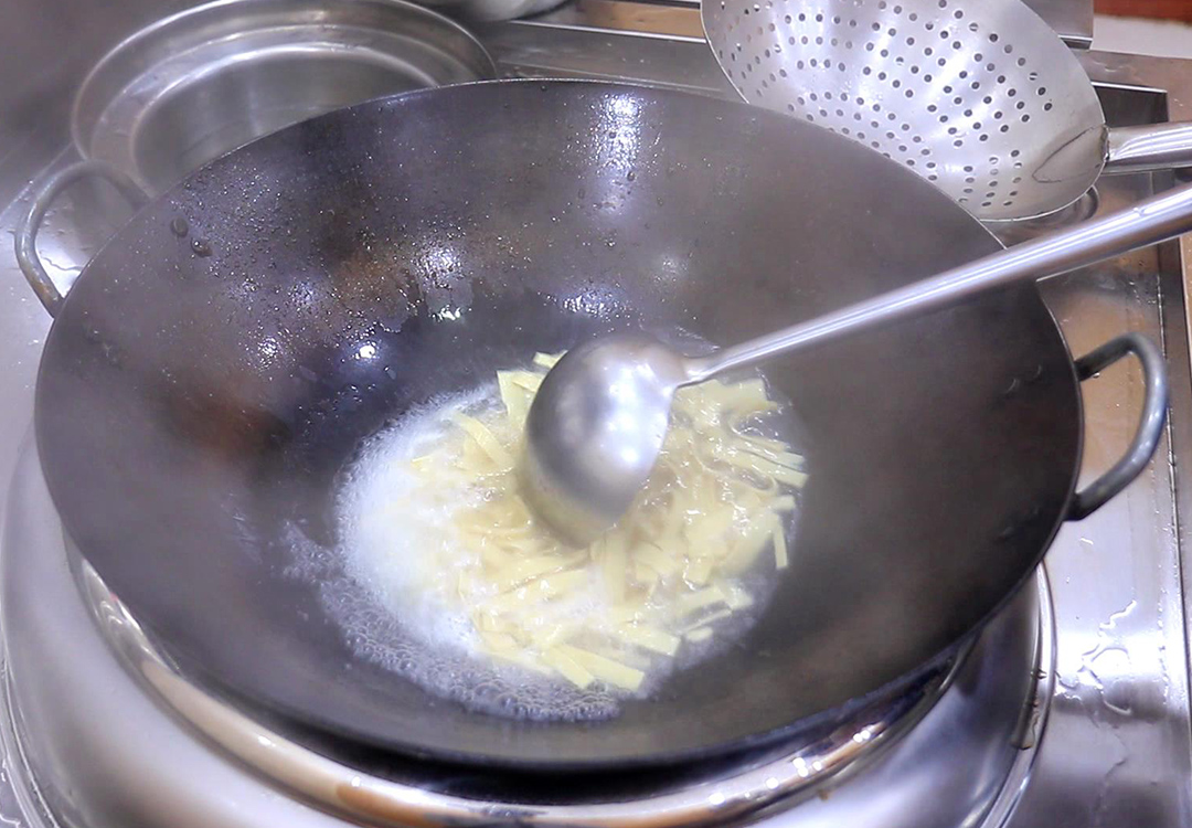 中老年人常吃五种食物补钙最好,中老年人喝牛奶还是奶粉补钙好