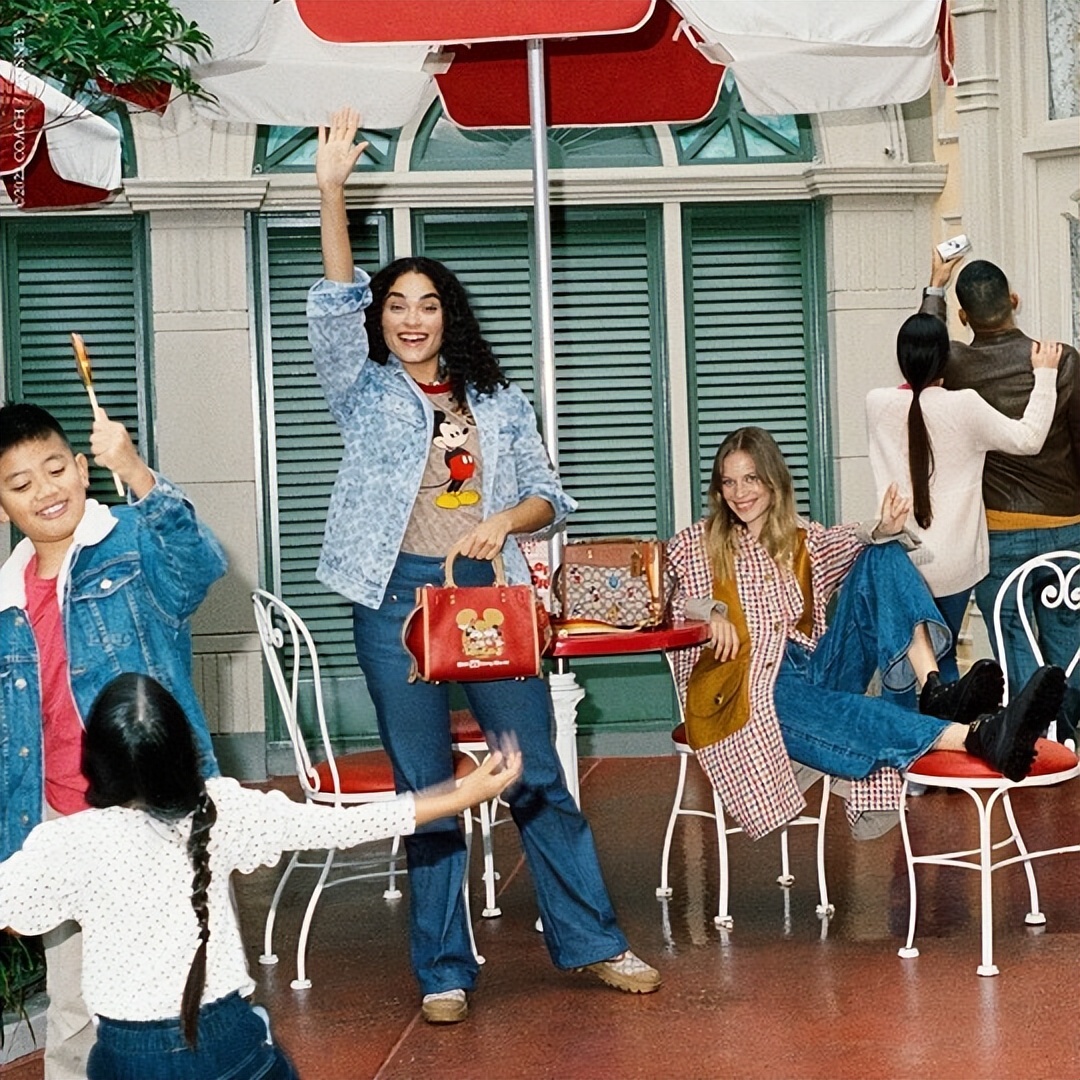 coach和迪士尼联名包米奇,coach双肩包迪士尼联名二手