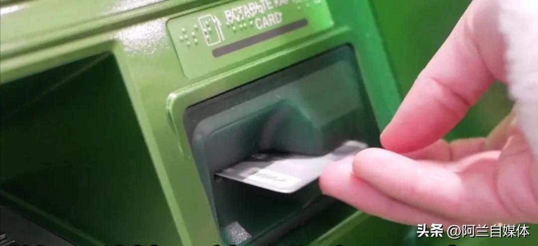 银行卡被吞教你一招5秒取回,银行卡被吞了会自动吞卡