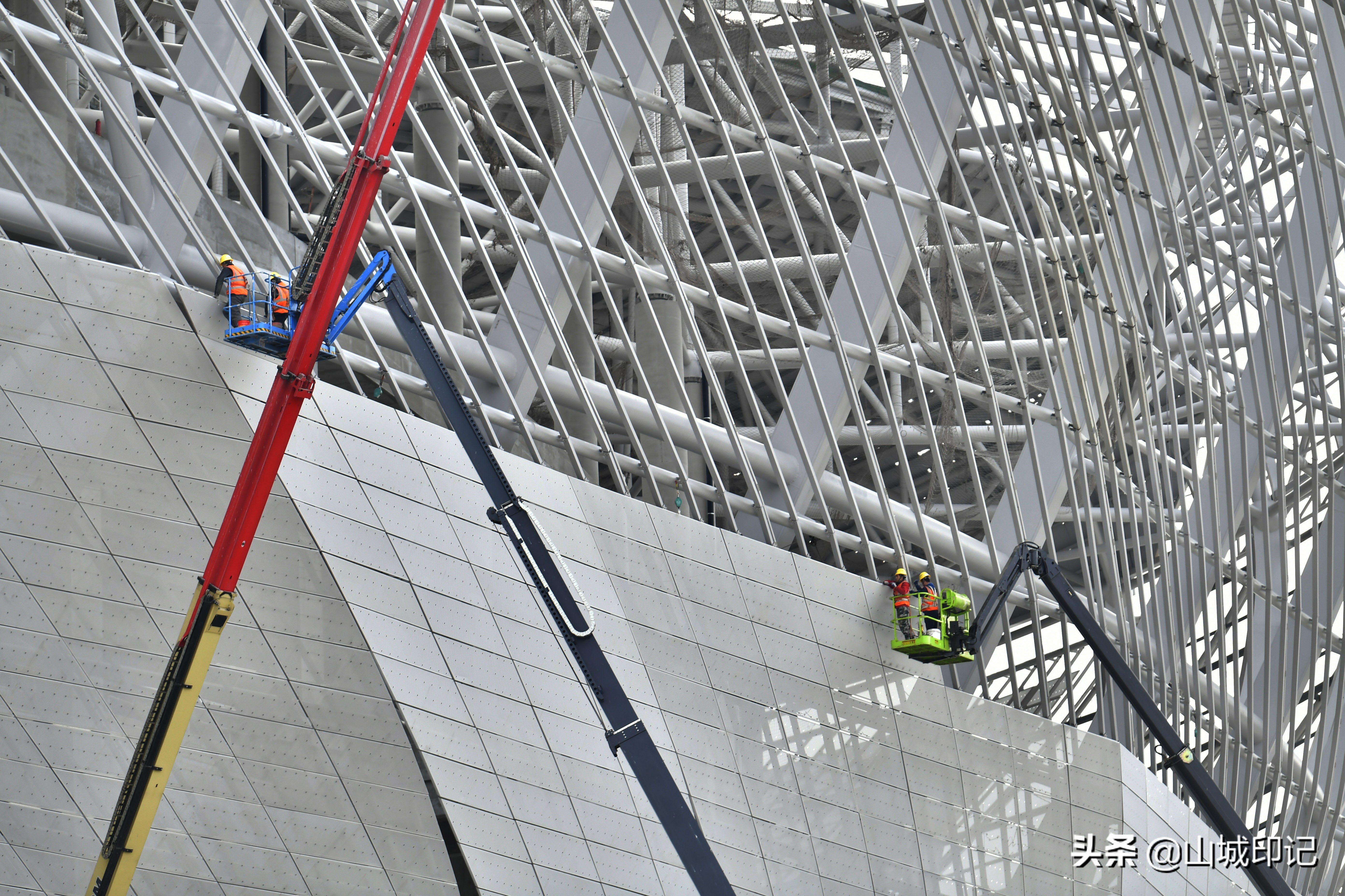 龙兴足球场5月1号有灯光秀吗,2023亚洲杯专业足球场开工进度