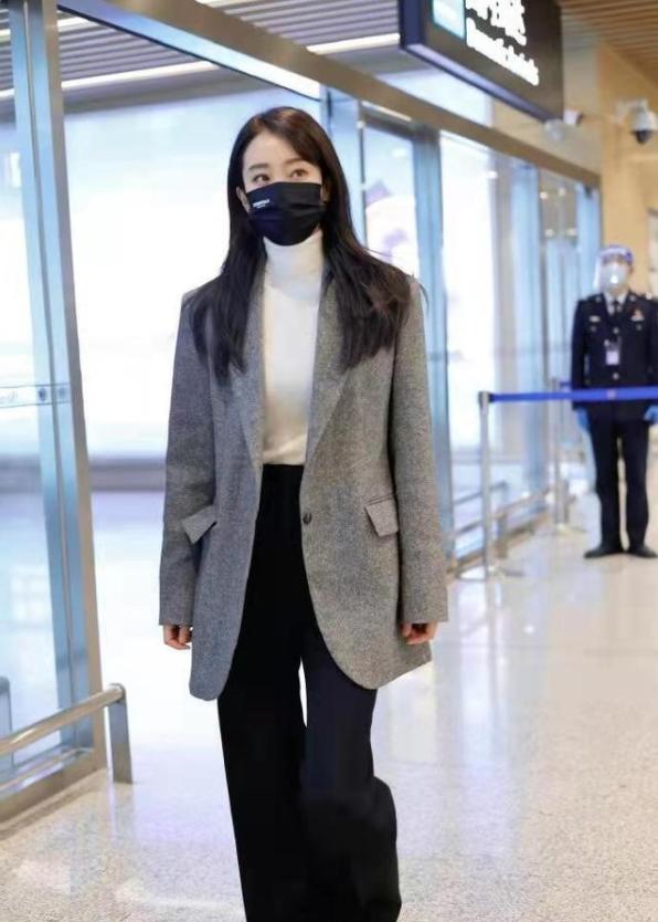 张小斐同款大衣穿搭,张小斐同款丝绒大衣搭配