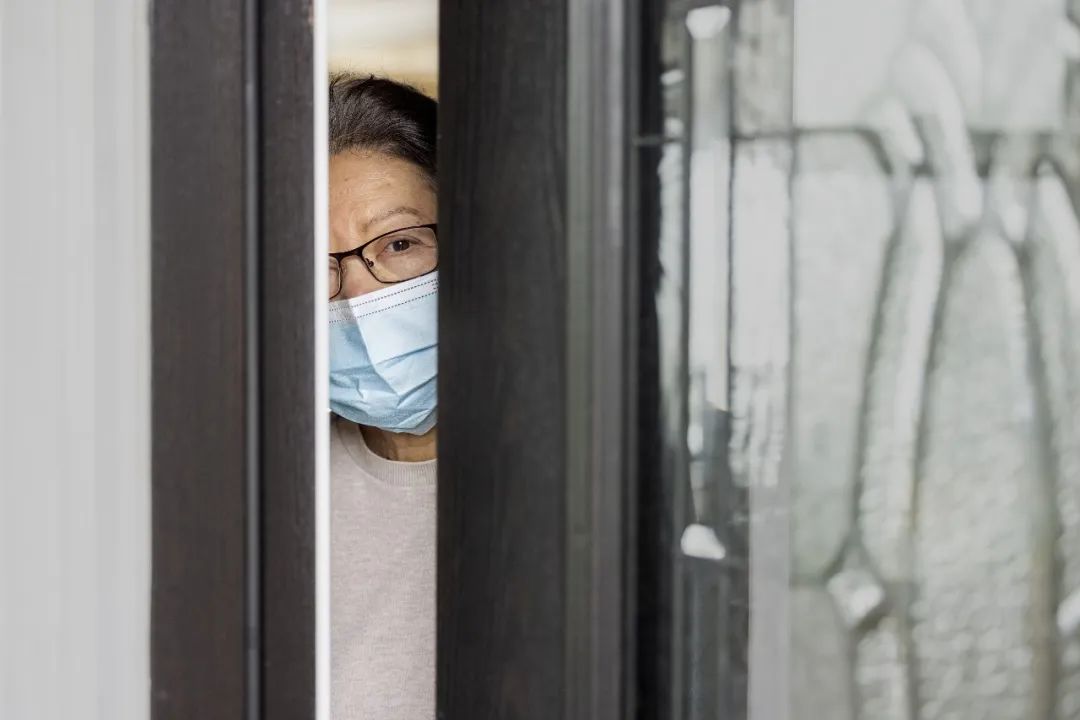 「阳了」之后，独居青年、小婴儿和99岁老人的故事