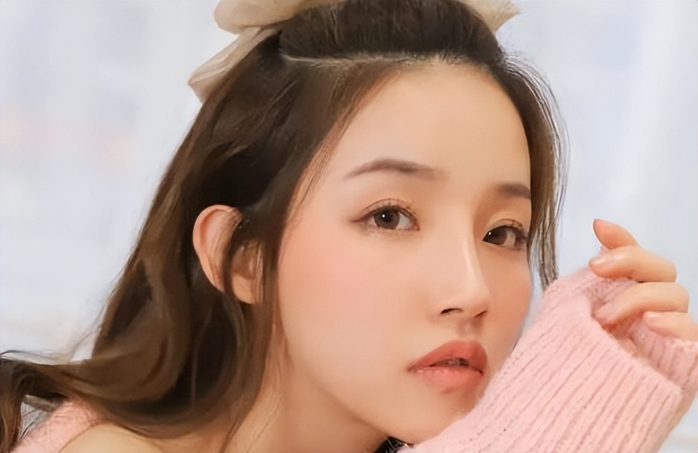 怎么样才能哄女朋友开心一点,怎么哄女朋友她都不理我咋办