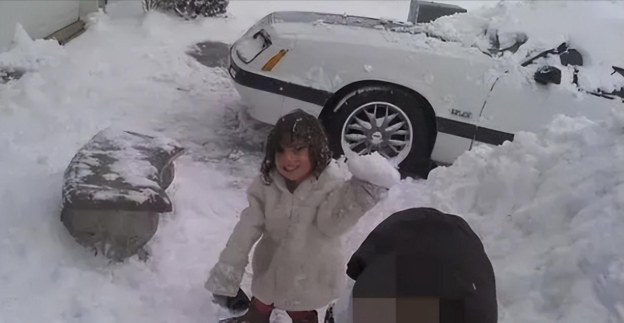 10年，美国夫妇领养6岁女孩后，家中怪事频发，意外发现养女22岁