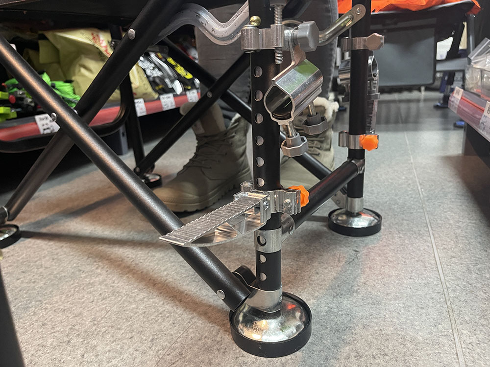 野钓选钓箱还是钓椅还是小钓台,纠结钓台是镂空还是平面好