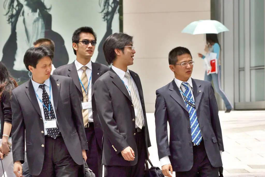 2024年移民香港需要什么门槛,移民香港要住多久可以转永久居民