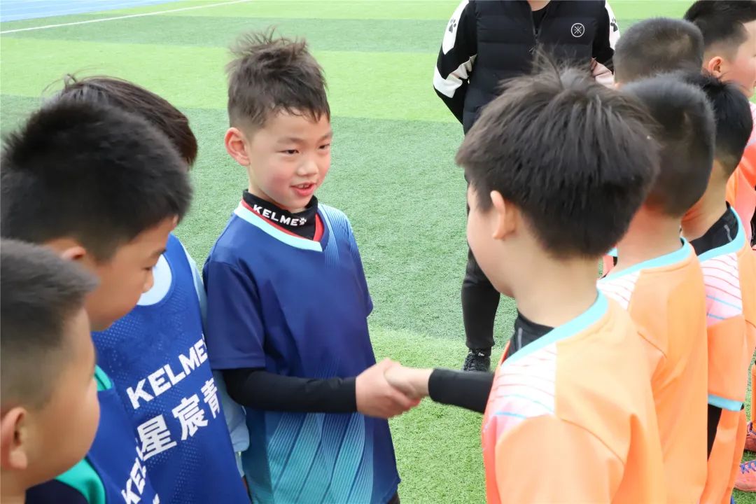 缤纷校园|飞吧，足球！
