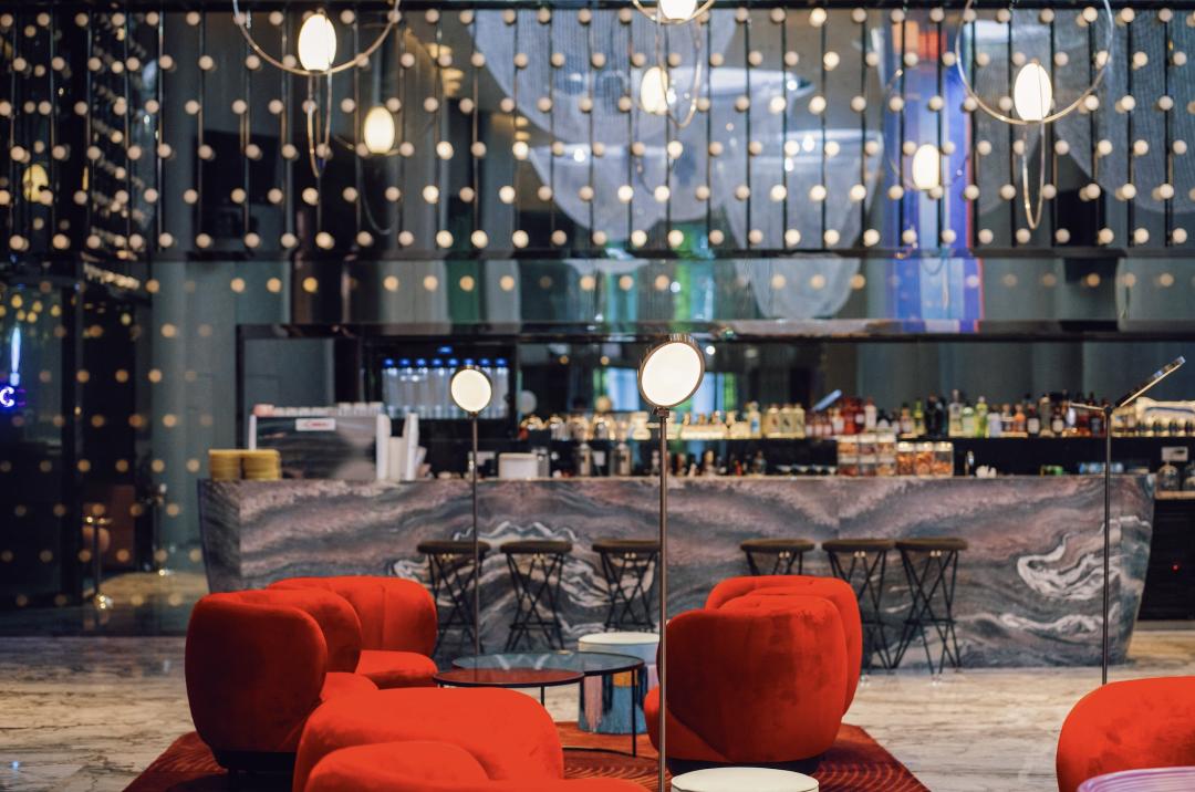 这世界是个巨大的游乐场,这世界就是巨大的游乐场