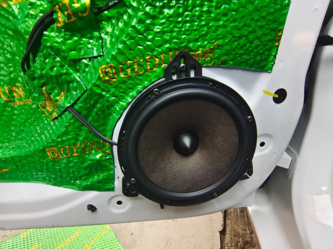 深圳荣威i5汽车音响改装,昆明车载音响改装荣威i5