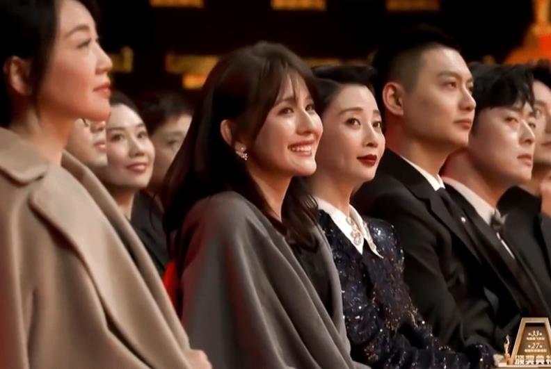 热依扎获飞天奖孙俪落泪,热依扎获奖感谢孙俪视频