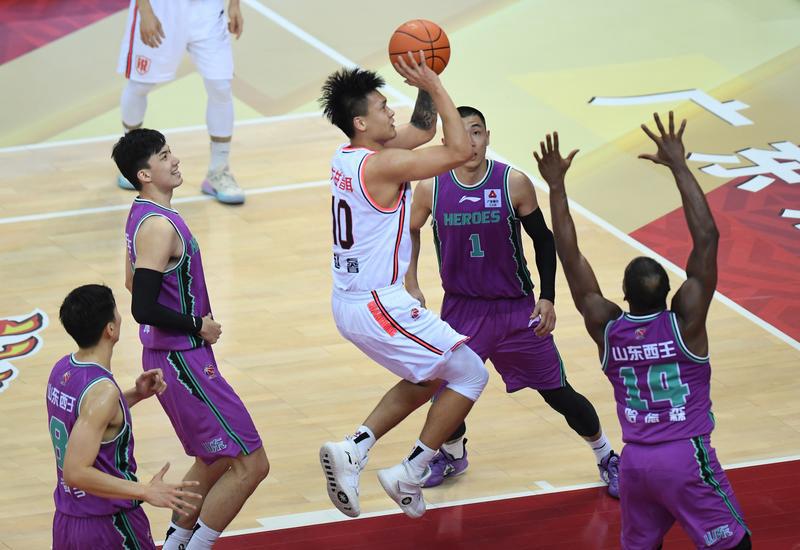 2021-2022赛季cba抢断王,2016-2017cba赵继伟绝杀