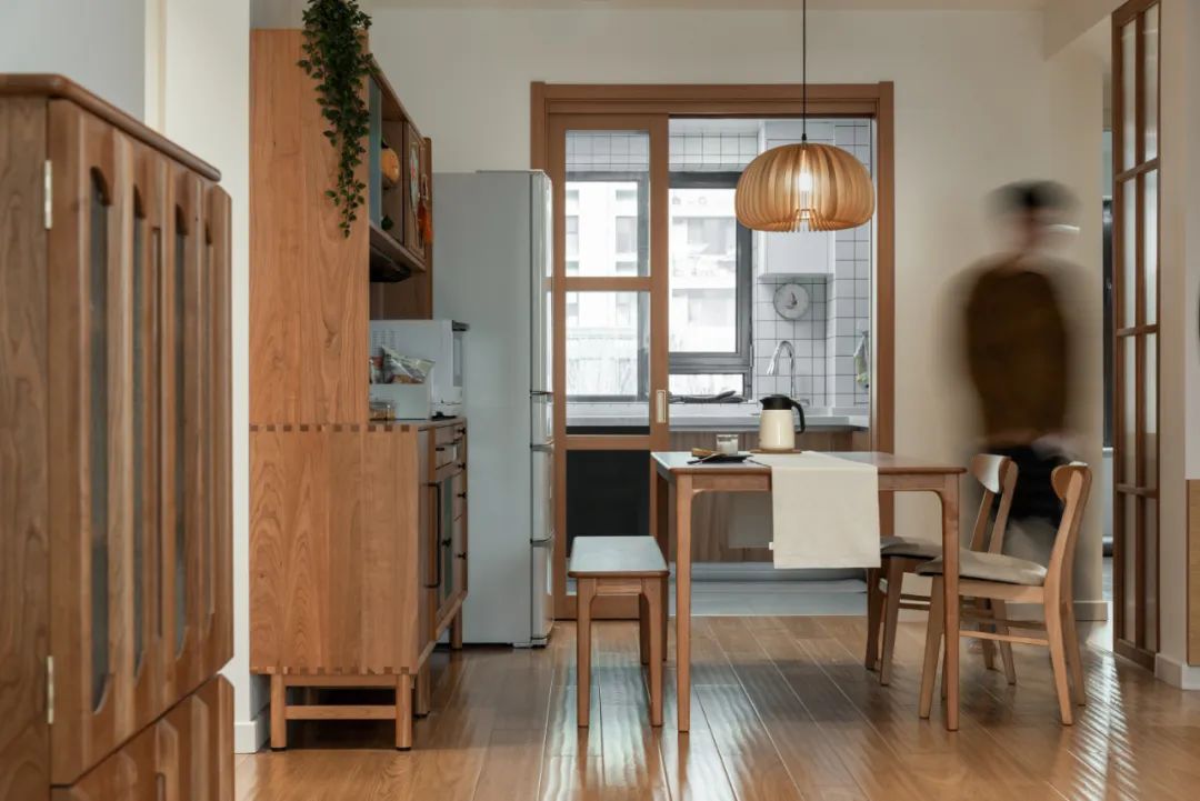 北京夫妻的120㎡新家火了，全屋刷大白墙，却有藏不住的高级感