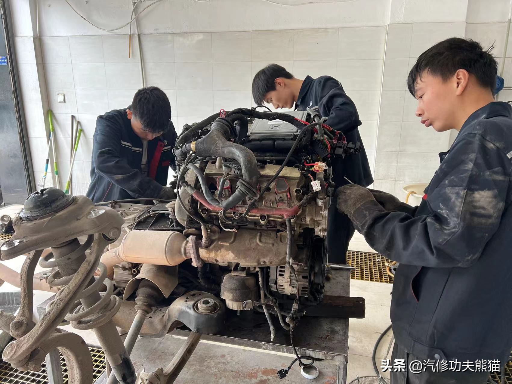 奥迪a6五百块钱,奥迪a65000公里烧一升机油维修