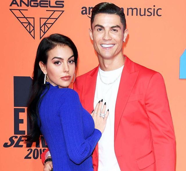 c罗未婚妻乔治娜圣诞树,梅西与安东内拉和c罗乔治娜