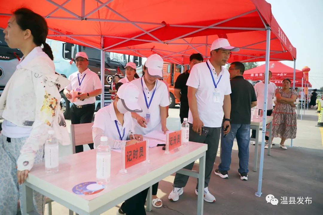 看渣土车司机的开车技术,看看大货车司机技术怎么样