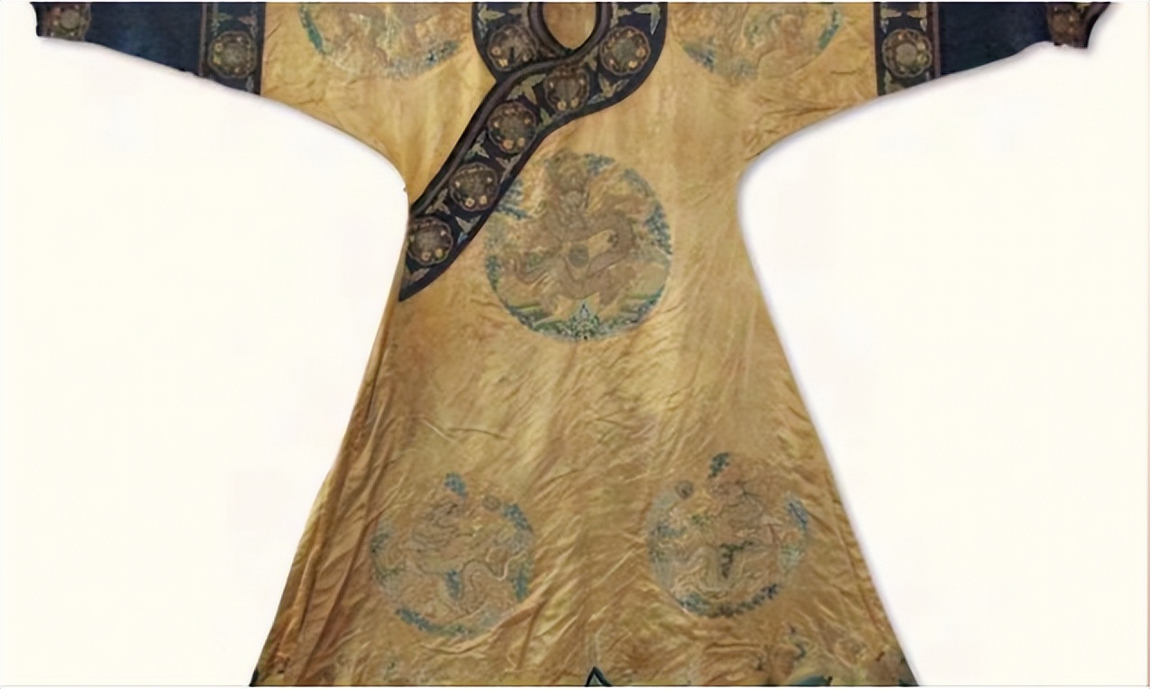 至今发现的蒙古大墓,内蒙出土一具龙袍女尸