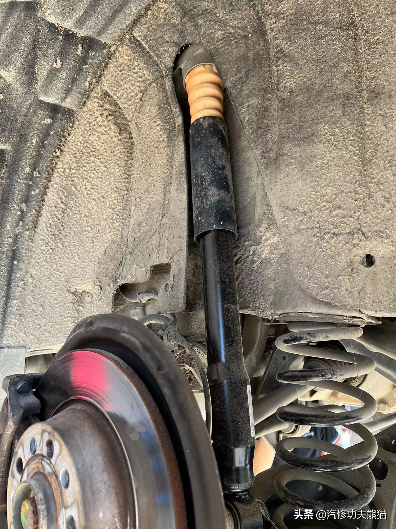 严谨的德国工人钣金修复,严谨的德国师傅修复事故车