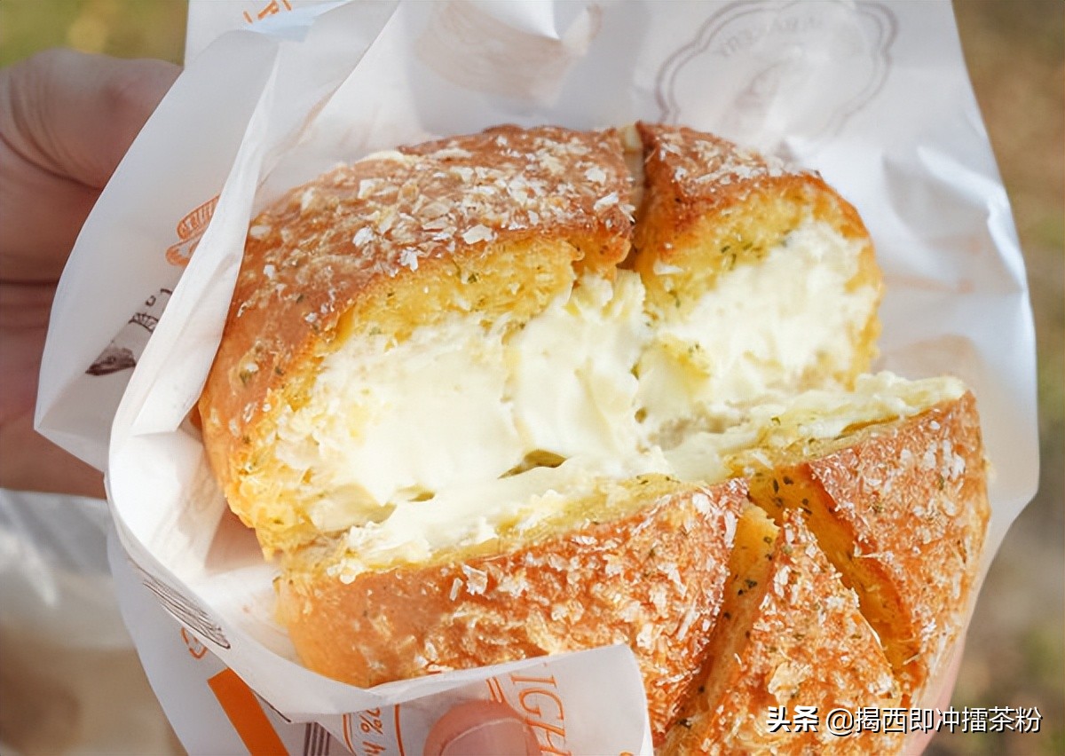 爆浆蒜香奶酪包探店,原味流心乳酪包
