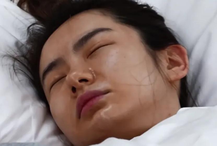 脸上爱出油是什么原因导致的,脸上长痘痘爱出油是什么原因