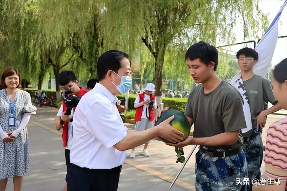 2022最“甜”的大学-西安航空职业技术学院喊你一起吃瓜啦