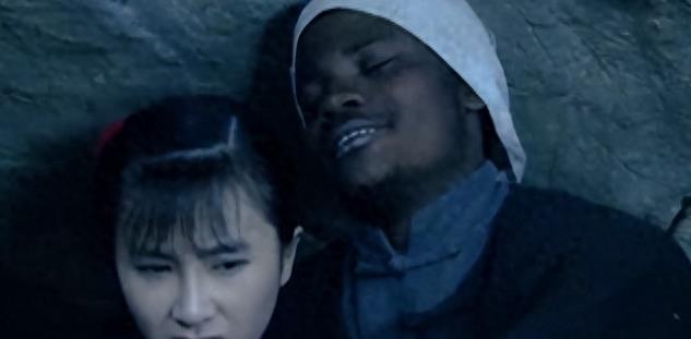 诱惑尼姑装，裤衩子外露，这些毁三观的操作，导演怕是个猪脑子吧