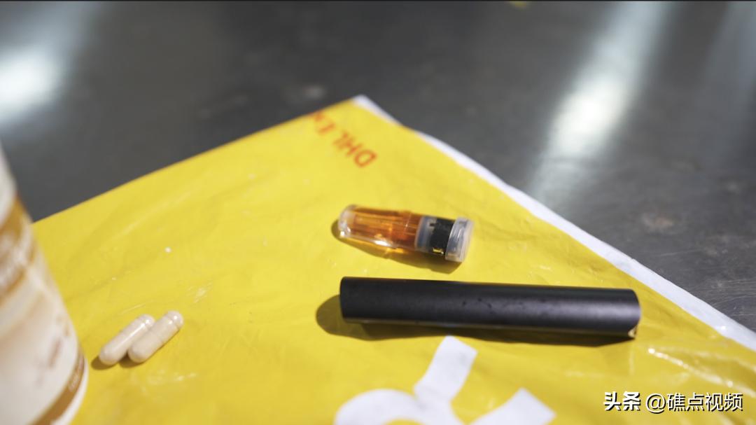 伪装的“*麻大**”现身大连机场