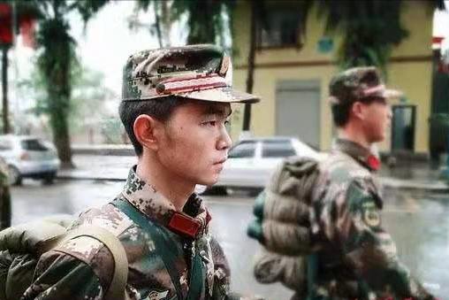 19岁战士身中13弹仍擒获歹徒,19岁武警战士身中13弹仍追击