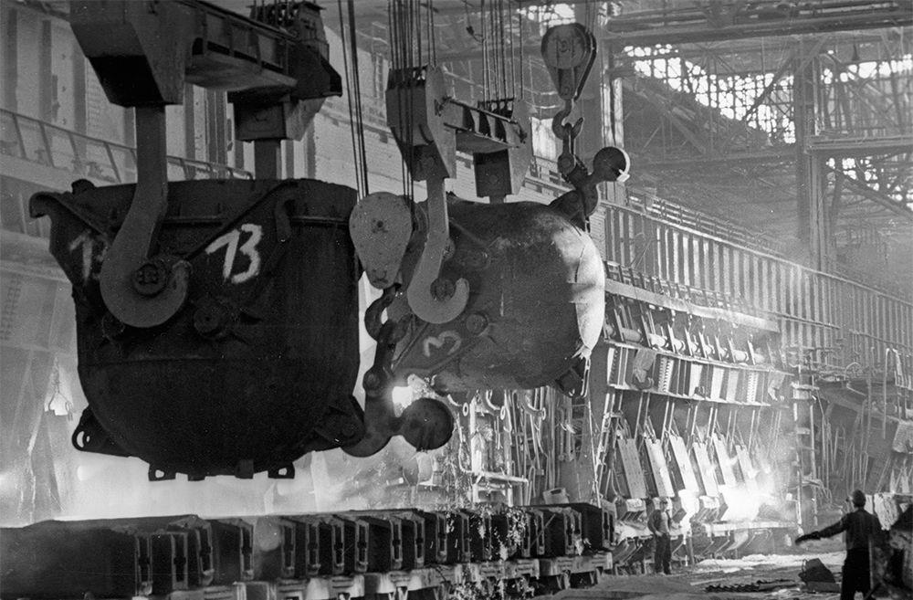 亚速钢铁厂有多少职工,亚速钢铁厂工人