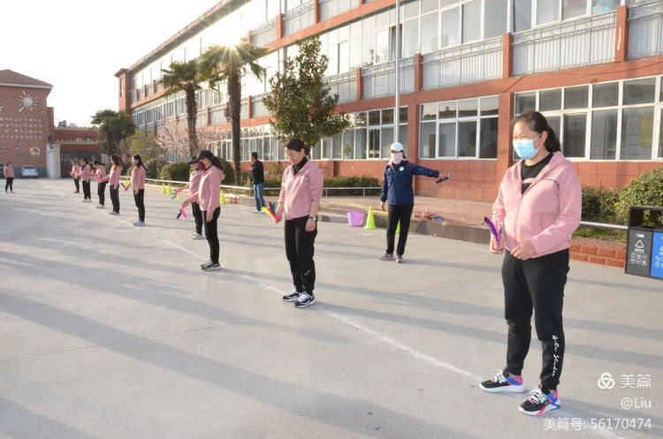 小学三八妇女节教师主题活动方案,夏理逊小学联欢会