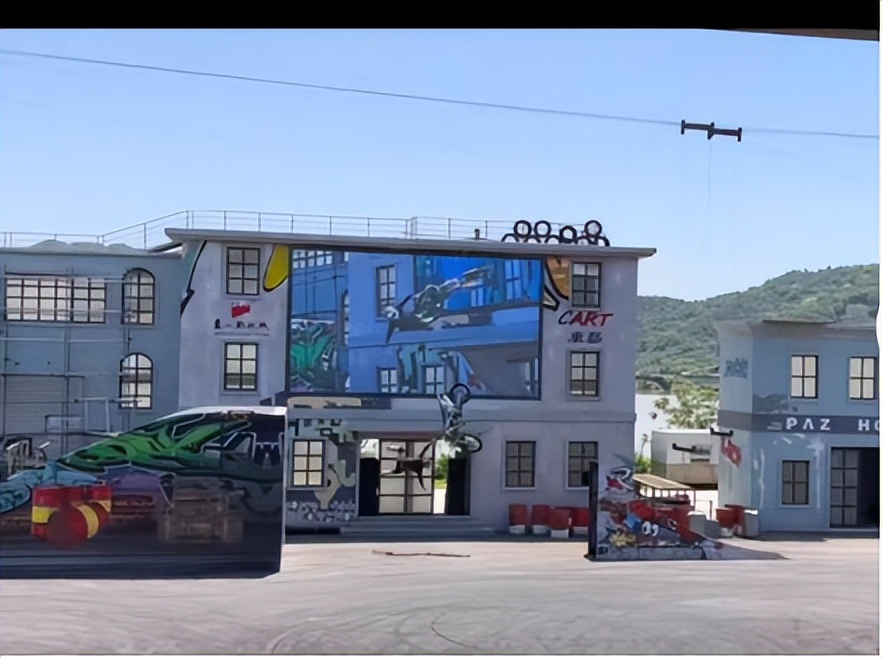 摩托飞车表演演职人员意外死亡，拿命演出都是为了这碎银几两