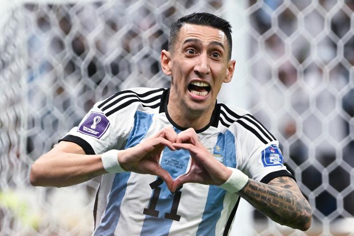 阿根廷冠军梅西拥抱姆巴佩,阿根廷夺冠亲吻场面