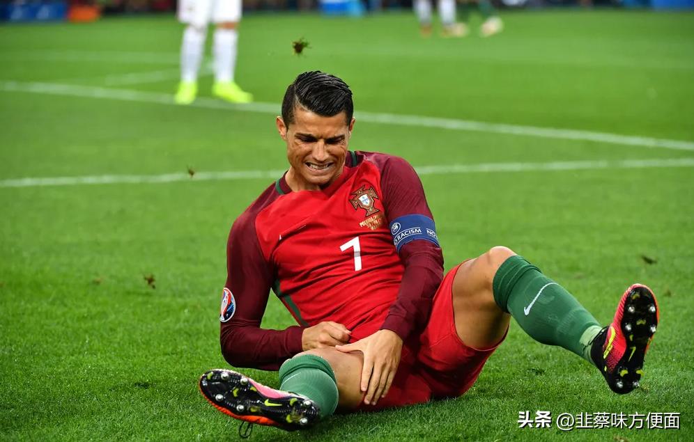 足坛奇葩受伤史,足坛8大奇葩受伤视频