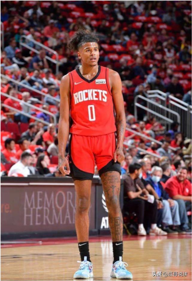 赛季报销8位球星薪资排行榜,新赛季三巨头薪水排名