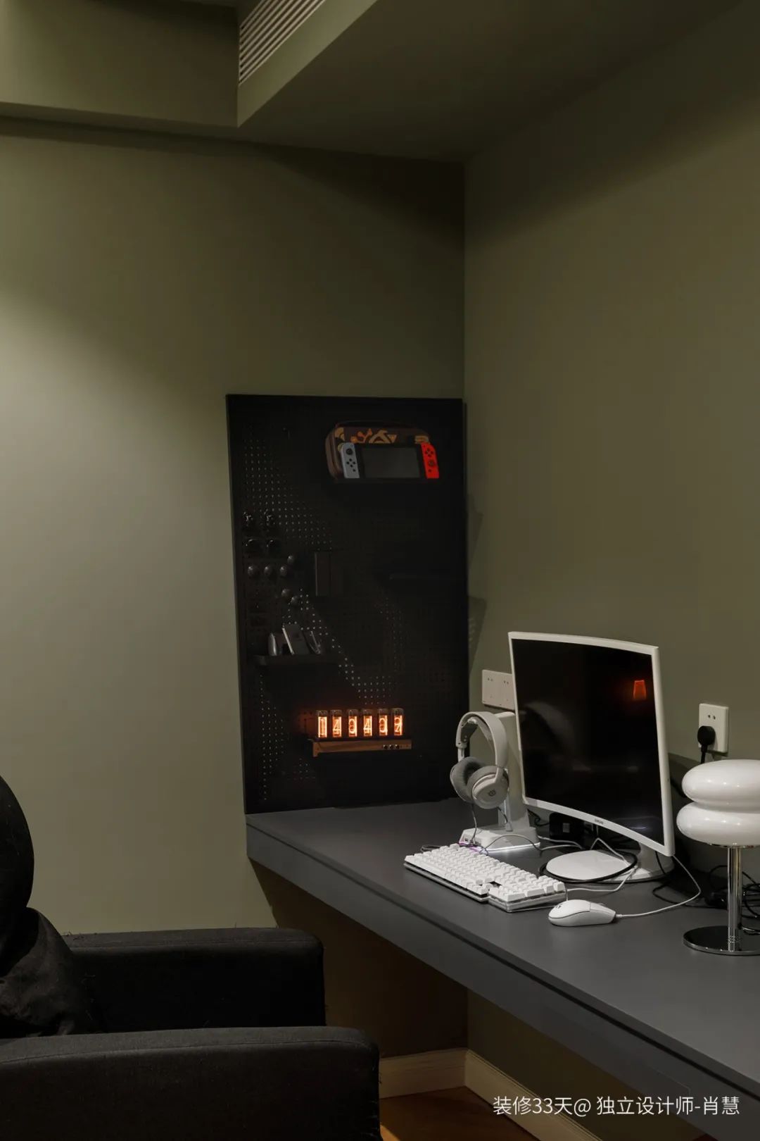 我盯着几个门洞看了好久