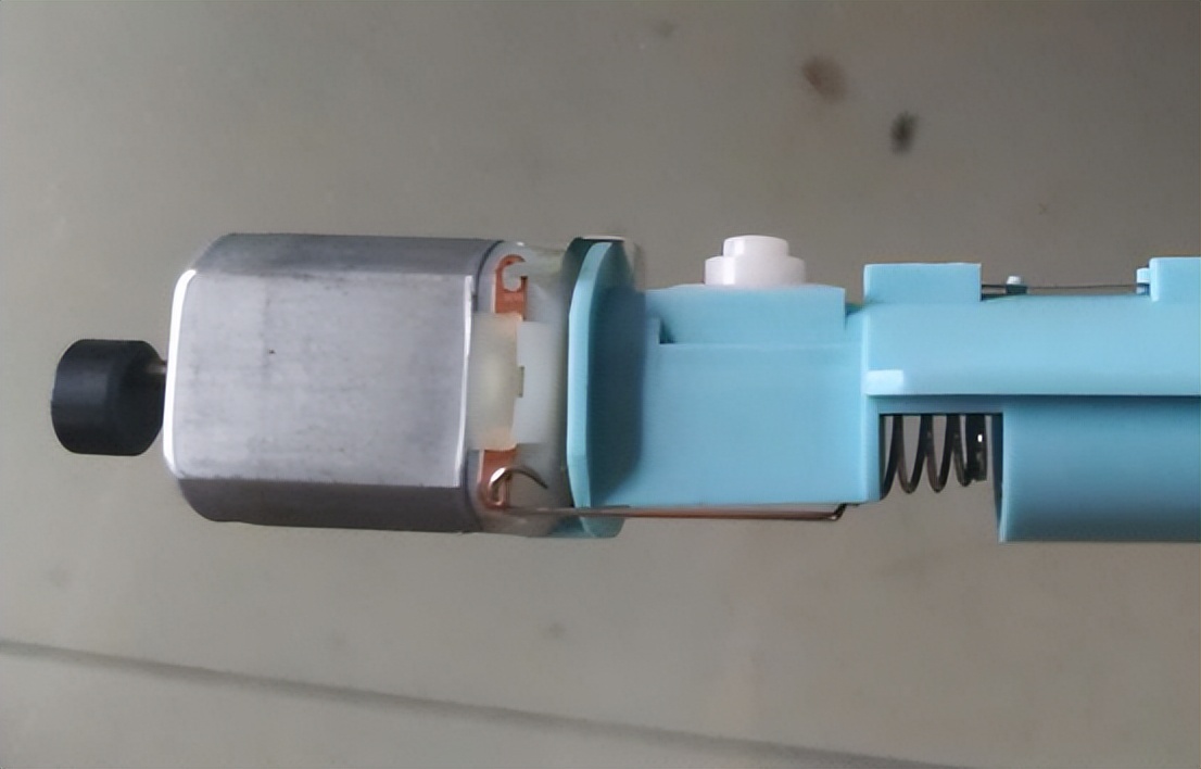 电动牙刷有什么坏处和好处,长期使用电动牙刷的危害弊端