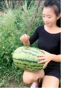 大学女老师上课关投影仪,女老师上课忘记投屏