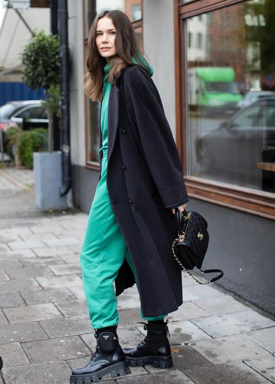 粉红卫衣穿搭女春秋套装,粉色连帽卫衣套装内搭