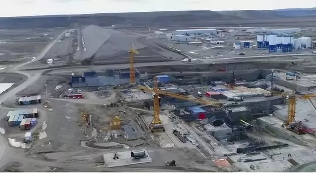 亚洲唯一中立国，水电免费汽油仅一毛，这个国家为何能闷声发大财