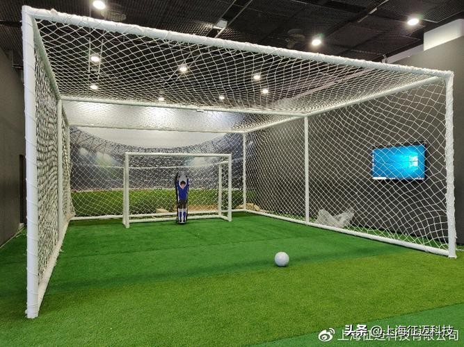 梅西挑战智能机器人,梅西挑战日本大型机器人