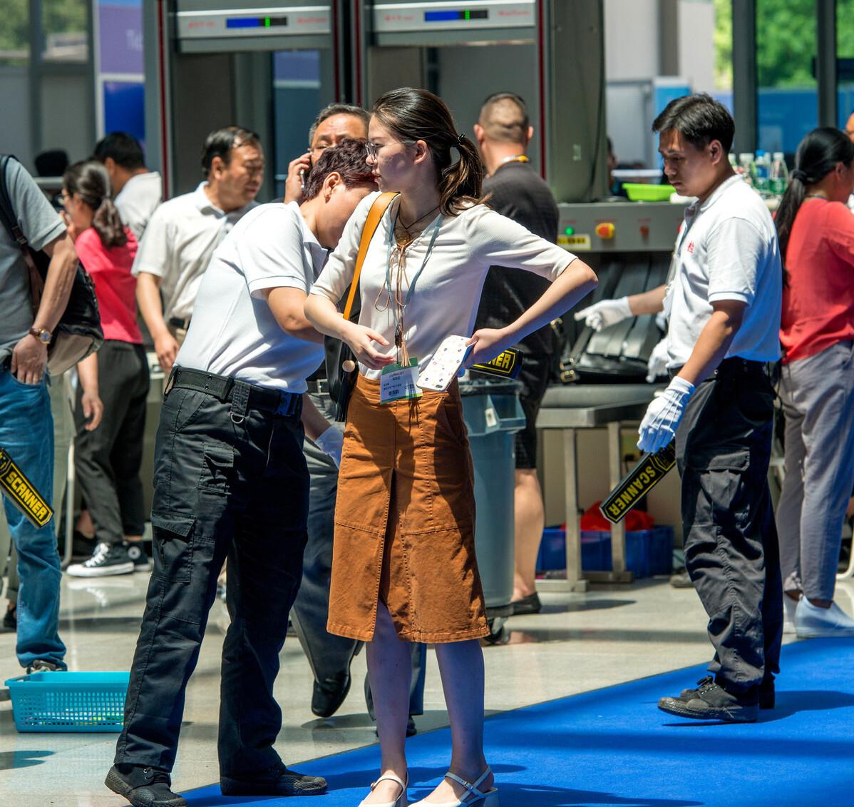 下飞机后去哪取打火机,机场交打火机最后去哪了