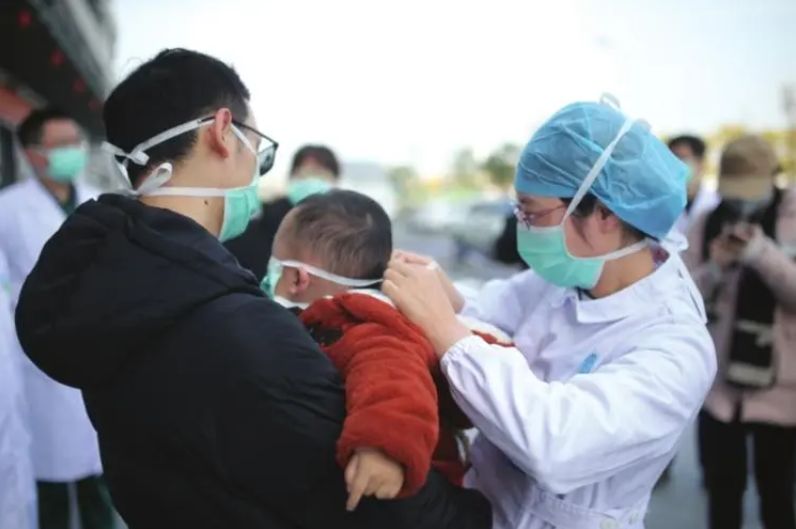 “一家五口全确诊，7个月宝宝遭大罪”，该怎么保护好孩子？