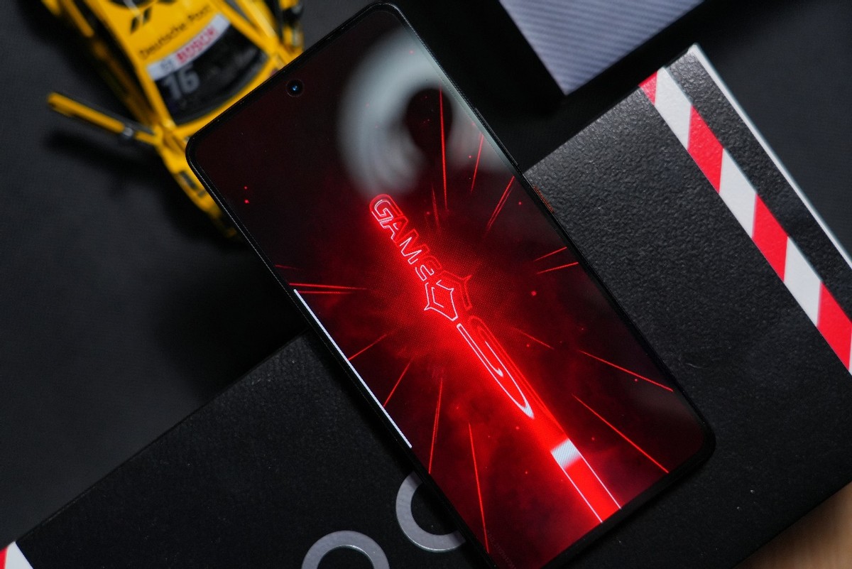 「科技头条」iQOO*评9**测：最适合吃鸡打王者的旗舰手机，没有之一