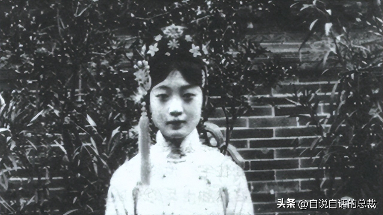 末代皇帝传奇皇后抽大烟,末代皇帝皇后沉迷抽大烟视频