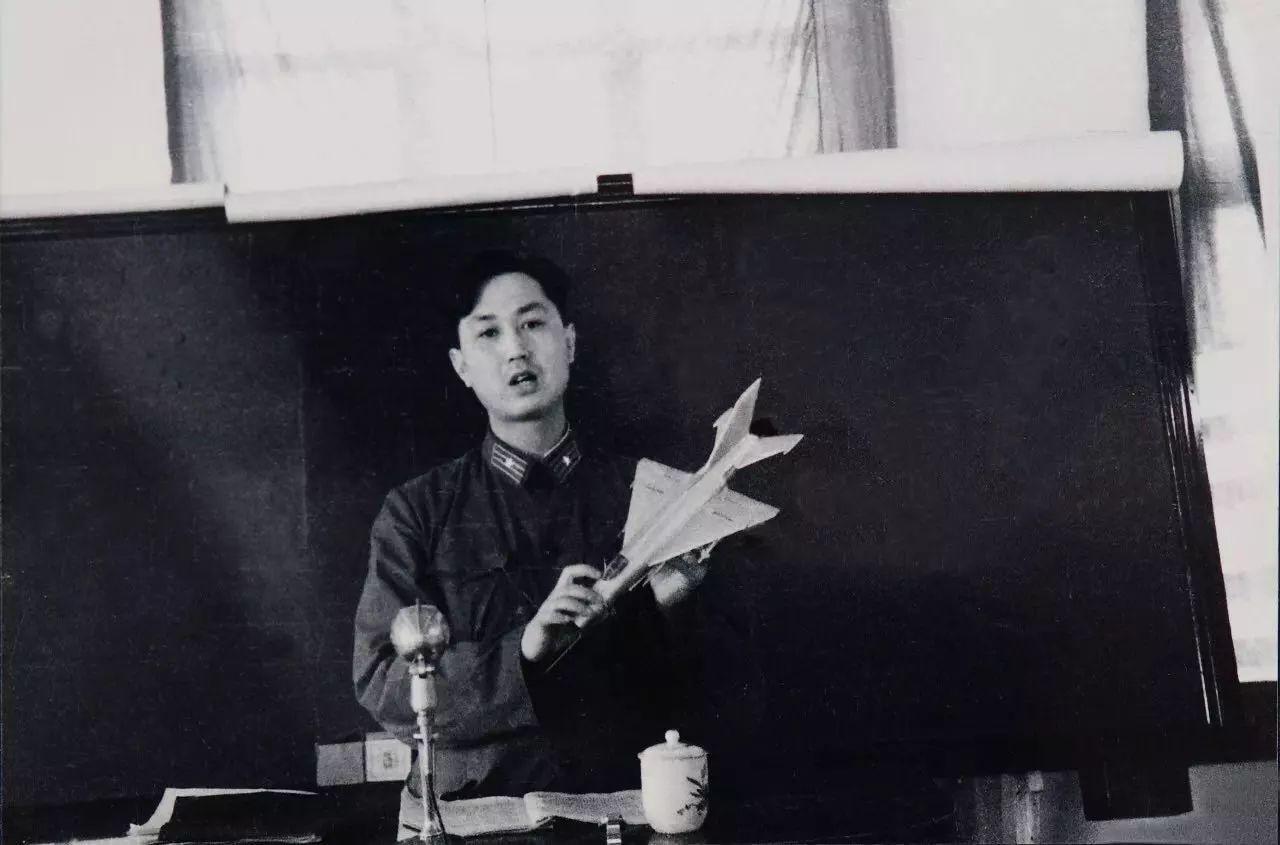 叶挺飞机撞山遇难，周总理坚信是阴谋，50年后一老汉交代：我干的