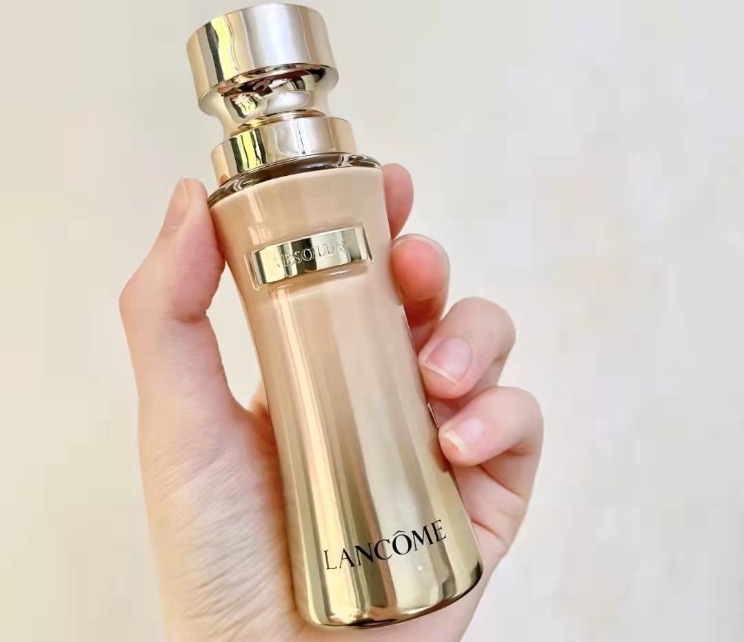 秋冬养肤轻薄水润服帖粉底液,适合干皮秋冬用的大牌粉底液