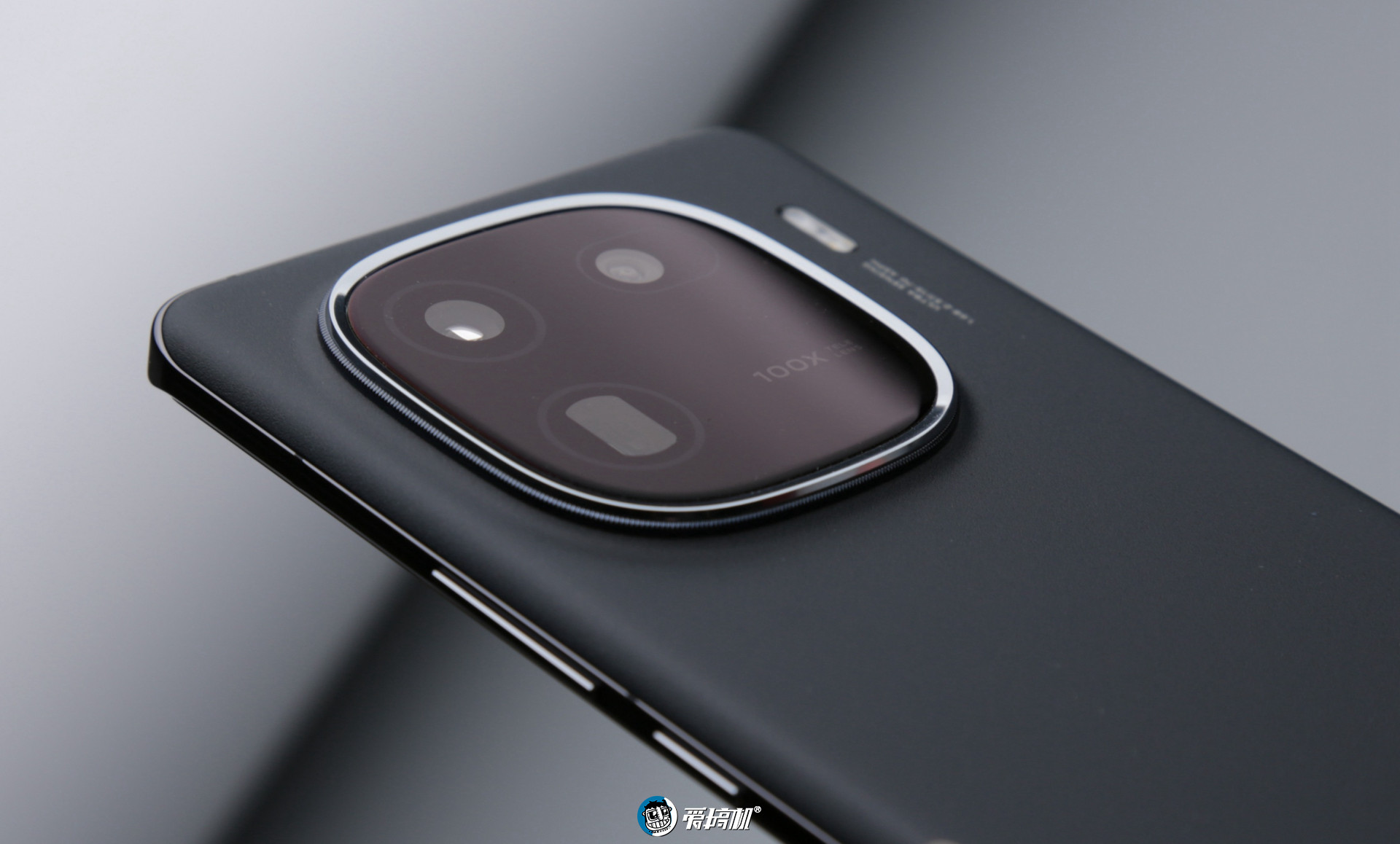 友商iqoo12pro,iqoo12长焦对比iqoo12pro