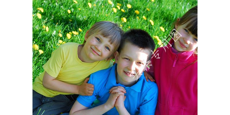 分家时大伯把烂滩地全给我爸，如今这里建高速，大伯肠子都悔青了