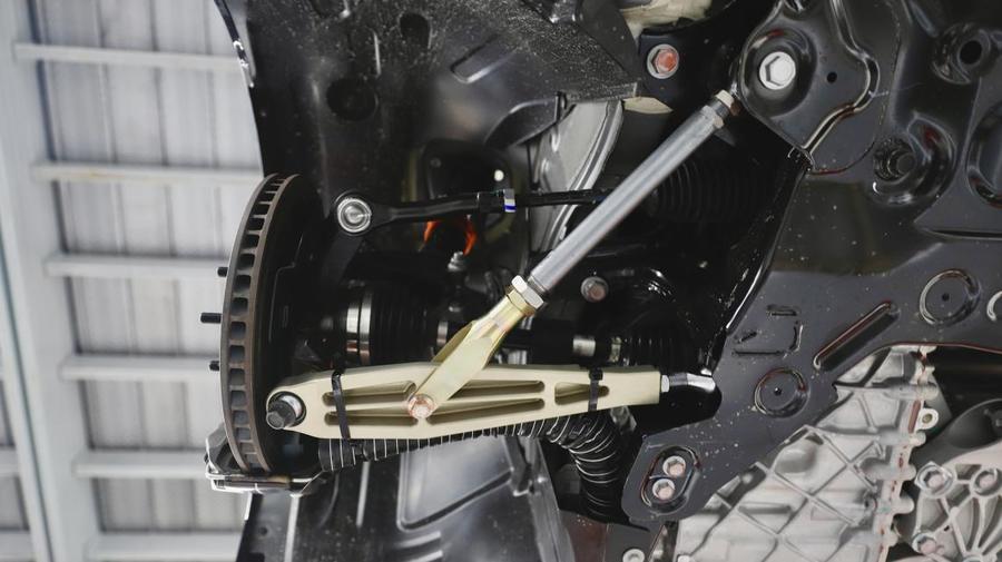 全赛道定制性能飙升低趴战斗钢炮“豹力变装”